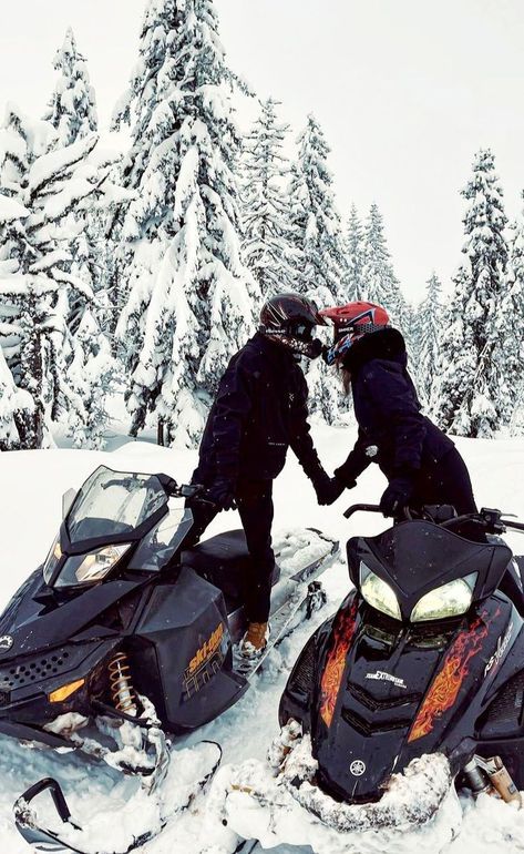 Aspen Couple Aesthetic, Trips With Husband, Travel Aesthetic Snow, Couple Winter Activities, Snowboarding Couple Aesthetic, Couple Fitness Aesthetic, Lapland Couple, Colorado Trip Aesthetic, Couples Holiday Aesthetic