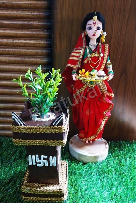 Rukhwant Ideas Indian Weddings, Indian Dolls Handmade, Rukhwat Ideas Indian Weddings, Shiv Pooja, Bangles Craft, Quilling Dolls, Hand Made Doll, Janmashtami Decoration, Doll Making Cloth