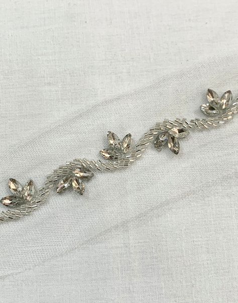 embroidery ideas Crystal Work Embroidery, Silver Embroidery Work, Motif Payet, Pola Payet, Juliet Rose, Bridal Trim, Embroidery Fashion Detail, Hand Beaded Embroidery, Diy Embroidery Designs