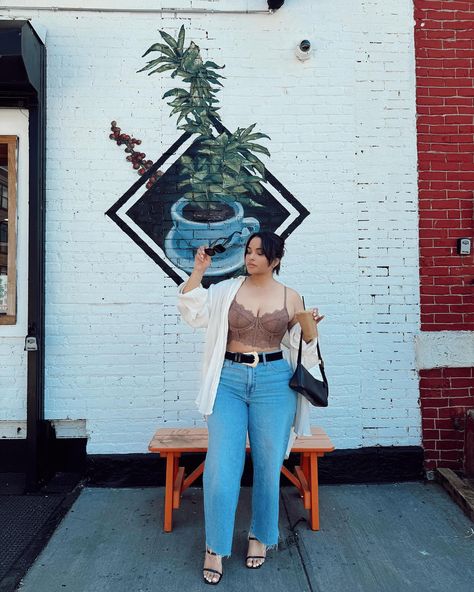 Coffee date ❤️ Wearing denim from @madewell ! Comment link to get directly or just shop my ltk https://liketk.it/4Fxnl Trendy Outfits Curvy, Outfit Ideas Curvy, Denise Mercedes, Fall Festival Outfit, Body Positive Fashion, Curvy Petite Outfit, Curvy Body Types, Oversized White Shirt, Curvy Petite Fashion