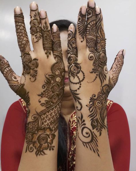 17+ Beautiful Hartalika Teej Mehndi Designs 2018 | @shehnaz_mehendi Hina Design, Short Mehndi, Khafif Mehndi Design, Heena Design, Floral Henna Designs, Mehndi Designs 2018, Henna Art Designs, Latest Henna Designs, Rose Mehndi Designs