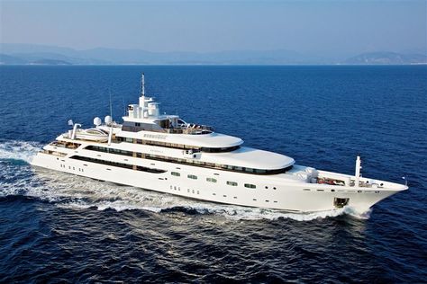 برج العرب, Luxury Yachts For Sale, Water Skis, Yacht Builders, Super Yacht, Yacht Rental, Private Yacht, Yacht For Sale, Yacht Design