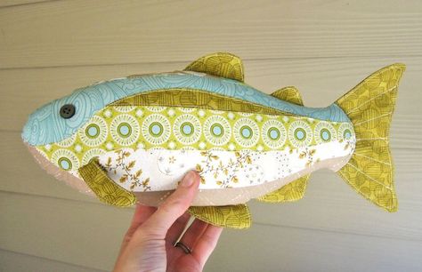 Stuffed Fish, 3d Fish, Fish Quilt, Fish Pillow, Fish Template, Paper Bag Puppets, Fabric Fish, Preschool Christmas Crafts, Baby Fish