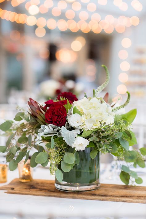 Small Red Floral Centerpieces, Small Red Centerpieces, Cranberry Centerpiece Wedding, Maroon And White Floral Centerpieces, Low Floral Centerpieces Simple, Wedding Table Centerpieces Summer, Red White Table Decorations, Red And White Table Centerpieces, Red White Green Floral Centerpieces