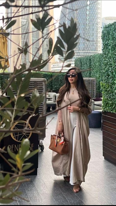 Saudi Fashion, Abaya Outfits, Dubai Fashionista, Style In 2023, Lebanese Girls, Khaleeji Aesthetic, Abaya Outfit, Hijab Wear, Arabian Women