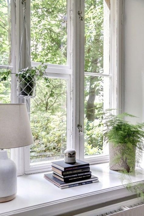 Windowsill Decor Bedroom, Deep Window Sill Ideas, Window Sill Ideas Decoration, Window Ledge Ideas, Window Ledge Decor, Deep Window Sill, Windowsill Ideas, Ledge Decor, Window Sill Decor