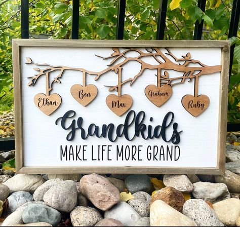 Grandchildren Sign Grandparent Gift Personalized Grandkids - Etsy Canada Grandkids Sign Diy, Grandparent Christmas Gifts, Grandparents Diy, Kentucky Christmas, Grandchildren Sign, Grandkids Sign, Grandkids Room, Grandparents Christmas Gifts, Max And Ruby