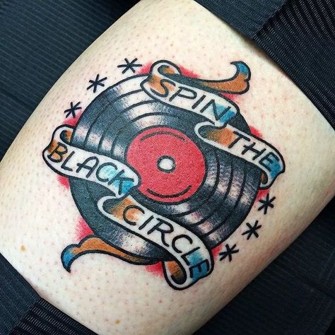 Old School Forever With These Rad Vinyl Record Tattoos Traditional Tattoo Banner, Record Tattoo, Record Player Tattoo, Vinyl Tattoo, Tattoo Banner, Neotraditional Tattoo, Traditional Style Tattoo, Circle Tattoo, Theme Tattoo