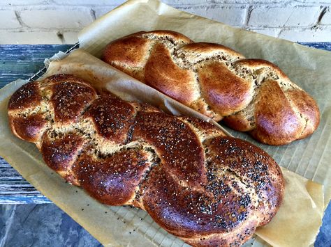 Einkorn Challah Recipe | www.homemademommy.net Ancient Grains Recipes, Challah Recipe, Michael Che, Bagel Bread, Einkorn Recipes, Einkorn Flour, Pane Dolce, Wheat Recipes, Flour Alternatives