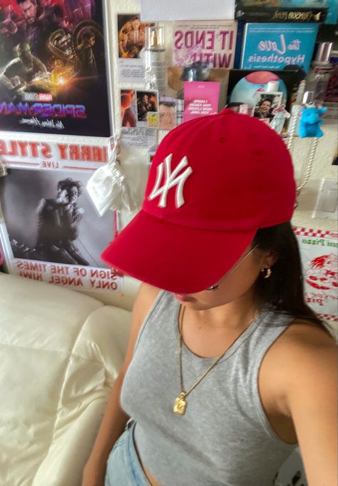 aesthetic girl girl hiding face yankees room aesthetic poster bedroom inspo Tan Ny Hat Outfit, Red Cap Outfit, Ny Yankees Hat, Yankee Hat, Cap Outfit, Yankees Fan, Red Cap, Ny Yankees, New Era Cap