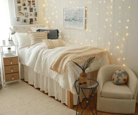 Rustic Dorm Room, Cute Dorm Room Ideas, Dorm Room Ideas For Girls, Pretty Dorm Room, Chic Dorm, College Dorm Room Ideas, Dorm Room Decor Ideas, College Dorm Room Inspiration, Cute Dorm