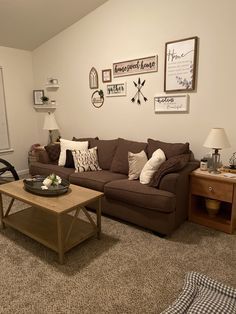 Living Room Inspiration Brown Couch, Living Room Ideas Brown, Room Ideas Brown, Minimalist Living Room Ideas, Living Room Decor Brown Couch, Living Room Minimalist, Bathroom Cupboard, Room Minimalist, Brown Couch