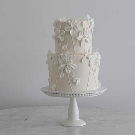 Weddings Decorations Elegant Romantic, Fiesta Cake, Petal Cake, Fondant Cake Designs, Small Wedding Cakes, Wedding Cake Photos, Classic Wedding Cake, Dream Wedding Decorations, Wedding Treats