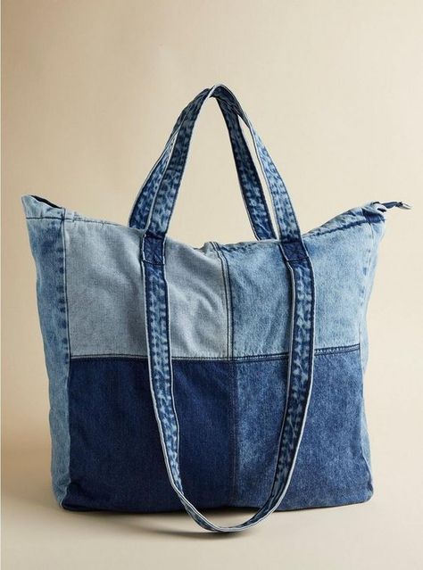 Denim Tote #jeanbagspatternideas #jeansbagsideassewingpatterns #recyclejeansbagpattern Recycled Denim Bags, Denim Bag Patterns, Denim Bag Diy, Embroidery Denim, Denim Bags, Applique Work, Best Tote Bags, Blue Jeans Crafts, Denim Handbags