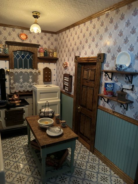 Miniature Victorian House, Doll House Windows, Half Scale Dollhouse, Dollhouse Ceiling Ideas, Victorian Dollhouse Kitchen, Dolls House Kitchen, Doll House Kitchen, Dollhouse Aesthetic, Victorian Dollhouse Interior