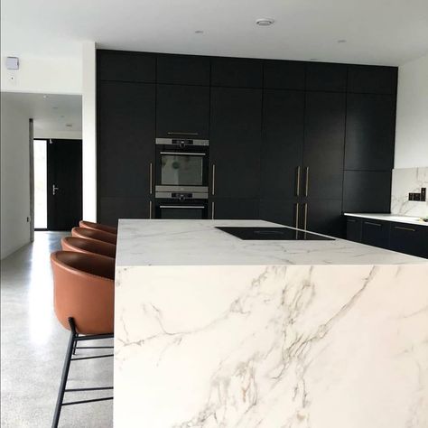 Sherlock's Home on Instagram: “I love this combo of the black kitchen paired with the white worktop against the concrete floors 😍 I'm dreaming of having a kitchen as…” White Concrete Kitchen, Black Vanities, Polished Concrete Kitchen, White Worktop, Black White Kitchen, White Kitchens, Concrete Kitchen, Industrial Kitchen, Kitchen Room Design