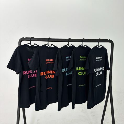 Running Club 🏃💨 Running Shirt Ideas, Run Club Aesthetic, Tenis Photography, Running London, Running Outfit, Run Club, Gym Facilities, Clubbing Aesthetic, Running Club