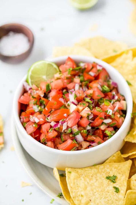 An easy Homemade Pico de Gallo Recipe made with simple fresh ingredients for a delicious, addicting fresh tomato salsa that has a spicy kick to it. Learn all my tricks for an authentic pico de gallo guaranteed to be a crowd favorite! #salsa #fresh #pico #bestsalsa #picodegallo #mexican #appetizer Mild Salsa Recipe, Salsa Recept, Best Enchilada Sauce, Homemade Pico, Easy Homemade Salsa, Fresh Salsa Recipe, Homemade Salsa Recipe, Homemade Seasoning, Homemade Tortilla Chips