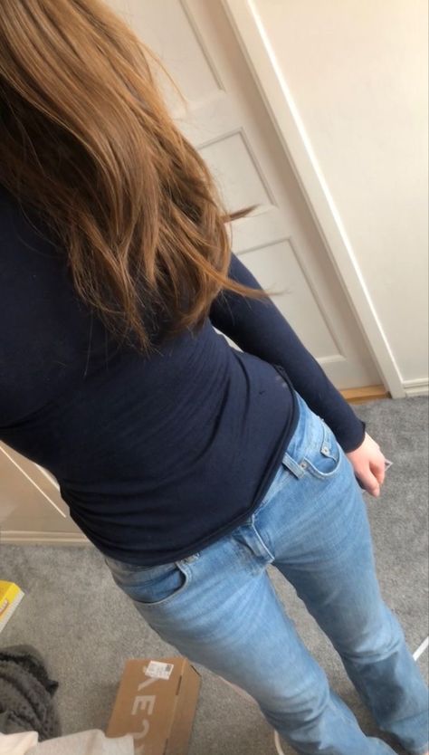 Blue Outfits For School, Dark Blue Top Outfit, How To Style Dark Blue Jeans, Navy Blue Top Outfit, Dark Blue Outfits, Navy Top Outfit, Dark Blue Outfit, Wren Beaumont, 6th Form Outfits