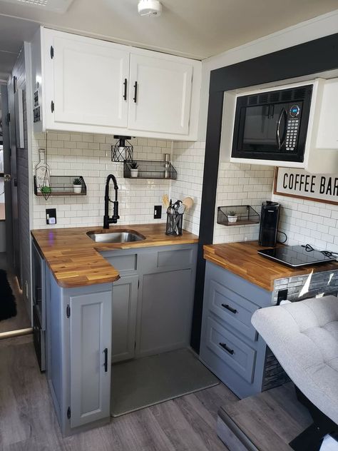 Small Garage Conversion Ideas Tiny Homes, Garage Apartment Kitchen Ideas, Kitchen Ideas For Tiny House, Small Kitchen Ideas Studio Apartment, Mini Home Renovations, Tiny House Cabinets, Modern Tiny House Kitchen, Tiny Basement Kitchen, Small Home Kitchen Ideas Tiny Spaces