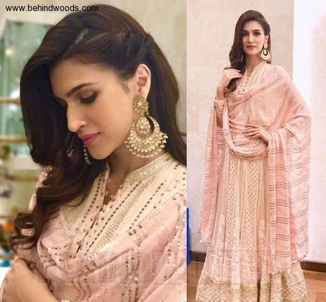 Kriti Sanon Middle Aged Women Hairstyles, Ideas Haircut, Wedge Hairstyles, Haircut Women, Loose Waves Hair, Hair Cute, Popular Haircuts, Colour Ideas, Funky Hairstyles