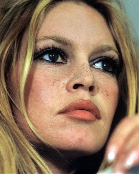 Bardot Makeup, 60’s Makeup, Bardot Hair, Bridgette Bardot, 60s Look, Bridget Bardot, Bardot Style, Katharine Hepburn, Catherine Deneuve