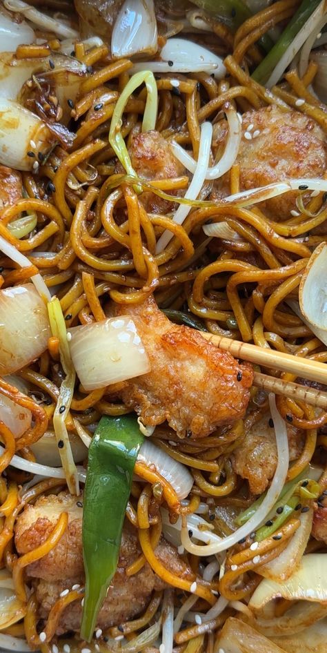 Chicken Chow Mein | Food By Remi Easy American Pancakes, Jamaican Oxtail Stew, Jamaican Curry Goat, Chicken Chow Mein Recipe, Chow Mein Recipe, Creamy Macaroni And Cheese, Rice Food, Chicken Chow Mein, Chicken Alfredo Pasta