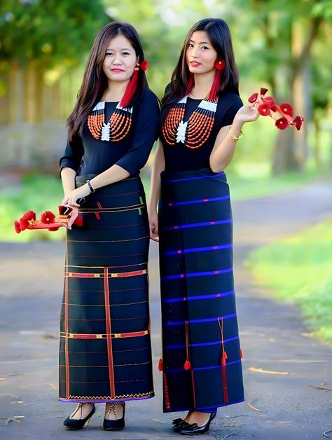 Indian Traditional Dresses State Wise, Mizo Traditional Dress, Naga Traditional Dress, Nagaland Traditional Dress, India Traditional Dress, North East India, Female References, Cultural Fashion, Rare Features