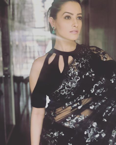 Inspirations To Steal From Anita Hassanandani Blouse Designs Elbow Length Blouse Designs, Elbow Length Blouse, Cold Shoulder Blouse Designs, Anita Hassanandani, Saree Jacket Designs, Saree Jackets, Blouse Designs High Neck, Cotton Saree Blouse Designs, Cotton Saree Blouse