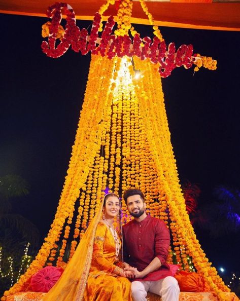 Sara Khan Wedding Pics, Sarah Khan Wedding, Mayoon Decor, Mehndi Setup, Sara Falak, Sarah Falak, Shaadi Photography, Haldi Backdrop, Falak Shabir