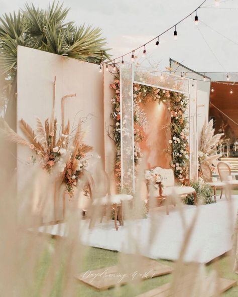 Souvenir Wedding Elegant, Moody Wedding Decor, Corporate Events Decoration, Wedding Stage Backdrop, Wedding Stage Decor, Reception Backdrop, Wedding Background Decoration, Wedding Stage Design, Dream Wedding Decorations