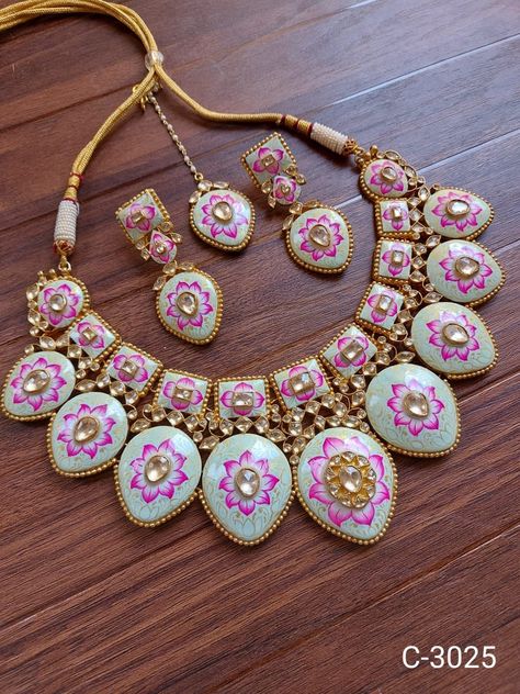 Minakari Jewellery, Meenakari Jewellery, Vintage Indian Jewelry, Earrings Diy Handmade, Diy Fabric Jewellery, Fabric Jewellery, Modern Gold Jewelry, Handmade Clay Jewelry, Antique Jewelry Indian