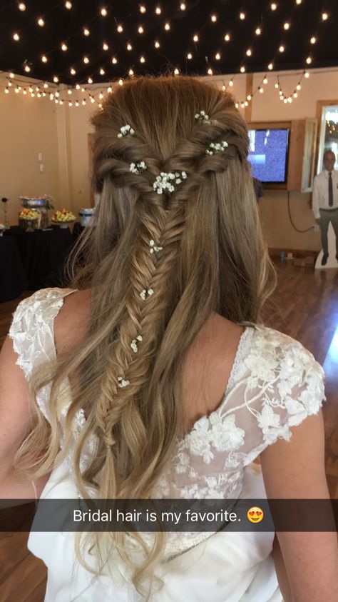 Blonde wedding hair, wedding hair, blonde hairstyles, fishtail braid, wedding hair with flowers, baby's breath, unique wedding hair, long wedding hair, fishtail with baby's breath, fishtail with flowers, fishtail wedding hair, fishtail braids. Fishtail Braid With Flowers, Fishtail Wedding Hair, Hairstyles Fishtail, Hairstyles Flowers, Wedding Times, Hairstyles With Flowers, Braid Wedding, Bridesmaids Hairstyles, Blonde Wedding Hair