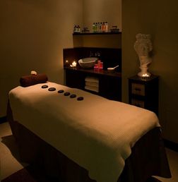 Spa Room Ideas, Massage Room Design, Massage Room Decor, Massage Therapy Rooms, Reiki Room, Healing Room, Spa Rooms, Spa Decor, Spa Design