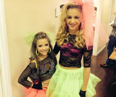 MACKENZIE ZIEGLER ♥ CHLOE LUKASIAK ♥ Dance Moms Season 4, Dance Moms Memes, Mom Halloween Costumes, Dance Moms Season, Mom Costumes, Dance Moms Pictures, Dance Moms Funny, Paige Hyland, Dance Moms Dancers