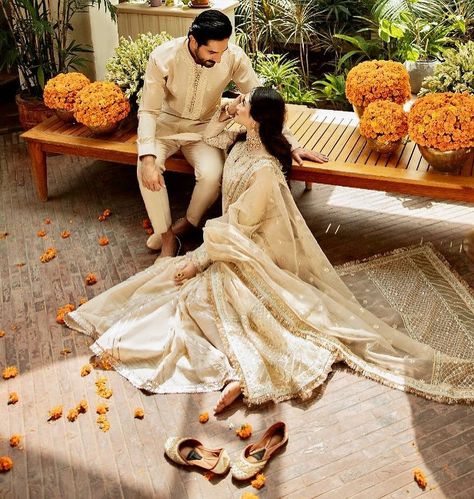 Sana Javed And Bilal Ashraf, South Asian Engagement Photos, Indian Engagement Photoshoot Ideas, Roka Poses For Couples, Indian Engagement Shoot, Indian Couple Wedding Photoshoot, Pre Wedding Photoshoot Outfit Couple Photos, Engagement Photography Poses Indian, Indian Couple Photoshoot