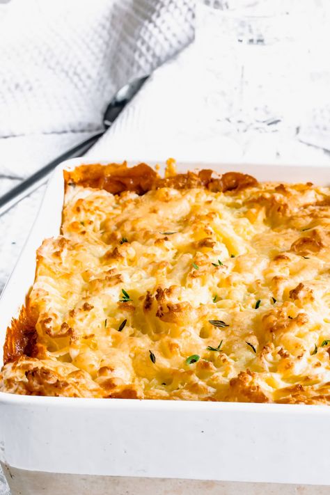 Best Ever Cottage Pie Recipe | Comfort Food | Hint Of Helen Jamie Oliver Cottage Pie, Cottage Pie Baked Potatoes, Mary Makes It Easy Cottage Pie, Baked Potato Cottage Pie, Cottage Pie Jamie Oliver, Meat Gravy, Cooking Mashed Potatoes, Cottage Pie Recipe, Actifry Recipes