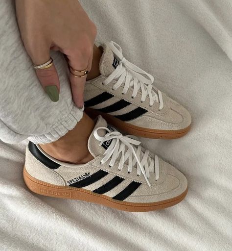 Looks Adidas, Samba Shoes, Dr Shoes, Shoe Wishlist, Adidas Spezial, Hype Shoes, Girly Shoes, Shoe Inspo, Everyday Shoes