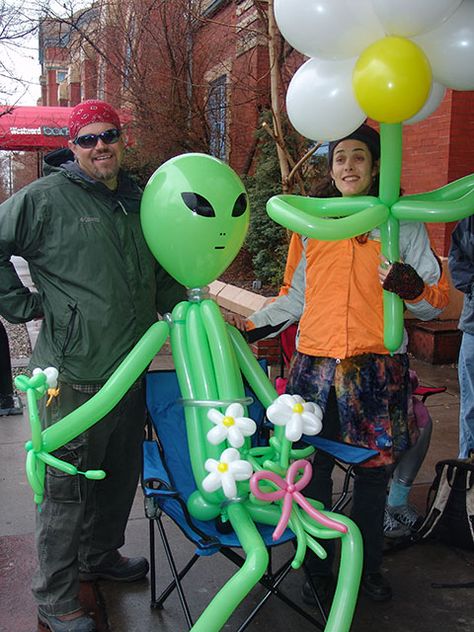 Alien Party Ideas, Alien Balloons, Alien Birthday Party, Cowboys & Aliens, Alien Party, Alien Halloween, Galaxy Party, Astronaut Birthday, Slime Party