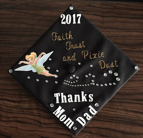 Tinkerbell Disney graduation cap Tinker Bell Graduation Cap, Tinkerbell Graduation Cap, Matching Grad Caps, Teacher Grad Caps, Graduation Cap Diy, Disney Grad Caps, Tinkerbell Party Theme, Disney Graduation Cap, Disney Graduation