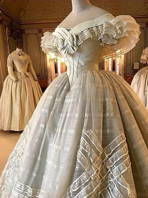 1860s Ballgown, Victorian Ballgown, Victorian Ball Gowns, White Ball Gown, 1860s Dresses, Movie Cosplay, 1850s Fashion, Victorian Era Fashion, Wedding Dress Evening