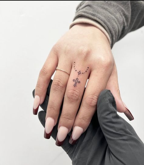 Rosary Finger Tattoo, Infinity Finger Tattoos, Rosary Tattoo Ideas, Dainty Finger Tattoos, A Finger Tattoo, Diamond Finger Tattoo, Rosary Tattoos, Side Finger Tattoos, Inside Finger Tattoos