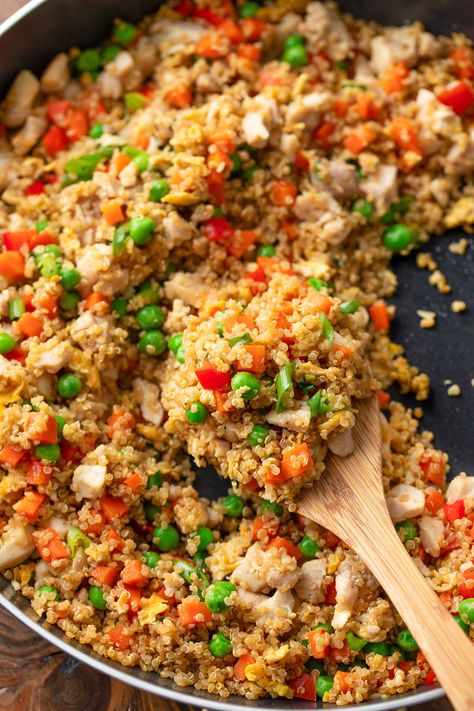 Chicken Quinoa Fried Rice is an easy vegetarian dish that doubles as a side dish AND a main course! It's great fresh or reheated as meal prep Chicken Fried Quinoa, Quinoa Stir Fry Recipes Chicken, Quinoa Fried Rice, Cauliflower Chicken, Rice Peas, Chicken Cauliflower, Vegetarian Dish, Chicken Quinoa, Chicken Meal Prep