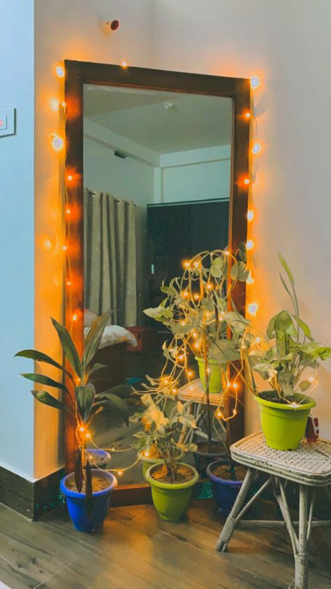 Mirror Selfie Decor, Cafe Showroom, Plants Indoor Decor, Mirror Decor Ideas, Vintage Home Accessories, Diy Room Decor For Teens, Selfie Mirror, Plants Indoor, Makeover Ideas