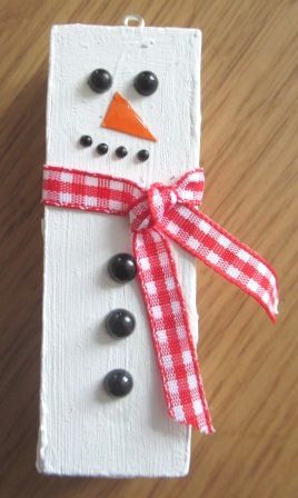 Jenga Block Snowman, Jenga Snowman, Jenga Ornaments, Block Snowman, Jenga Blocks, Snowman Christmas Tree, Block Craft, Diy Dollar Store Crafts, Snowman Crafts