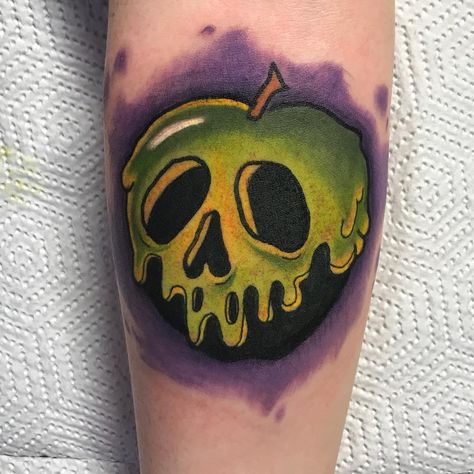 Jessica on Instagram: “Still a little bloody and swollen but had lots of fun making snow whites poison apple today 🍎 #snowwhite #snowehitetattoo #disney…” Disney Tattoos Quotes, Mickey And Minnie Tattoos, Lilo And Stitch Tattoo, Minnie Tattoo, Disney Inspired Tattoos, Apple Tattoo, Disney Sleeve Tattoos, Mouse Tattoos, Theme Tattoo