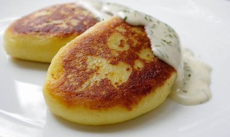 Lithuanian-style potato pancakes with meat - ☑️ a dish that is easy to make if using this recipe.🍽️ Try this food recipe right now! Lithuania Food, Lithuanian Recipes, Dill Recipes, Coconut Flour Pancakes, Potato Dumplings, Potato Pancakes, European Food, Dessert Recipes Easy, Meat Recipes