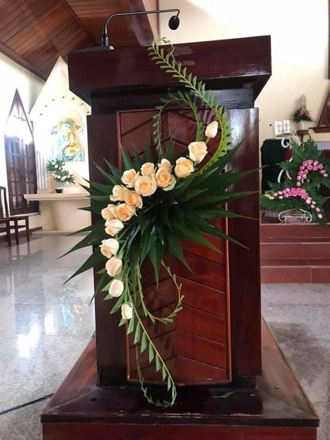 Pulpit Flower Arrangements Church, Podium Arrangement Floral, Podium Floral Arrangements, Podium Flower Arrangements, Pulpit Decorations Church, Church Flower Arrangements Altars Simple, Podium Decorations, Church Flower Arrangements Altars Ideas, Bubble Bouquet