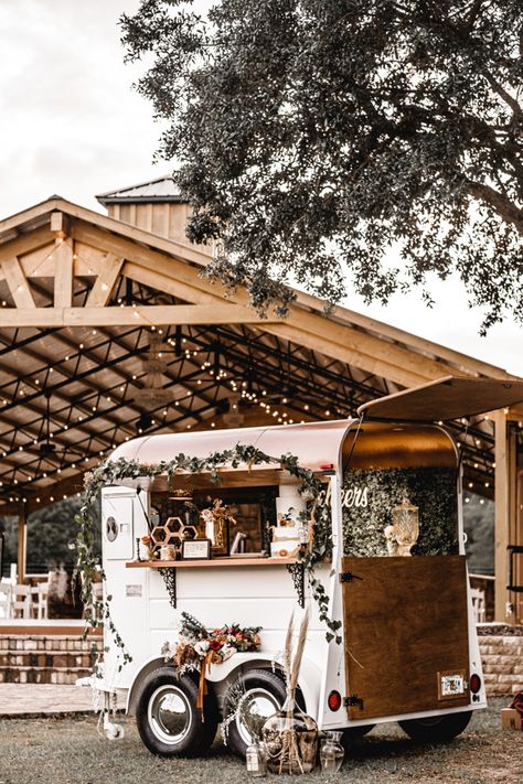 Alcohol Trailer Wedding, Mobile Bar With Taps, Mobile Bar Wedding Receptions, Wedding Bar Trailer, Mobile Bars For Weddings, Western Wedding Bar Ideas, Bar Decor Ideas Wedding, Event Concept Ideas, Wedding Mobile Bar