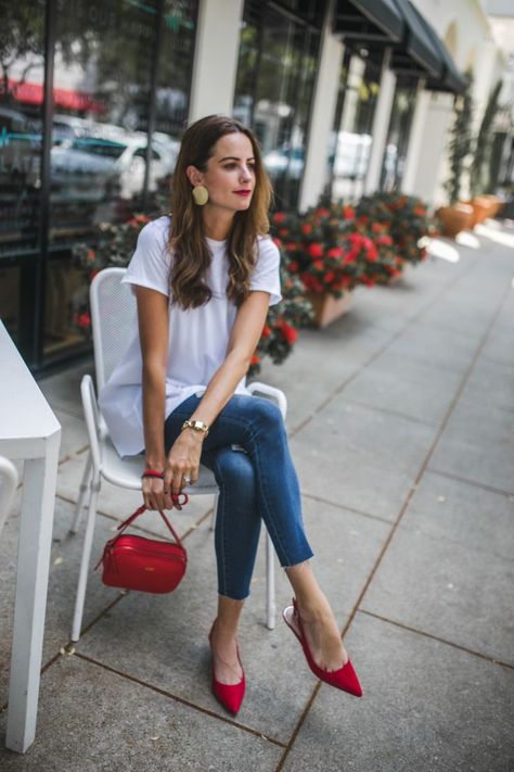 The Miller Affect wearing red sling-back sandals Dallas Fashion, Red Purse, Red Handbag, Fashion Blogger Style, Everyday Outfit, Cute Everyday Outfits, Work Outfits Women, 가을 패션, Outfits Casual